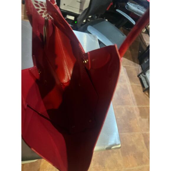 Winston Unique-shaped tote front pocket & removable cosmetic pouch Red NWT - Picture 10 of 15